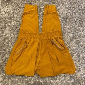 ❄️ Mustard Joggers